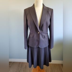 💥 like new! Two piece CALVIN KLEIN grey skirt suit set - size 8💥
